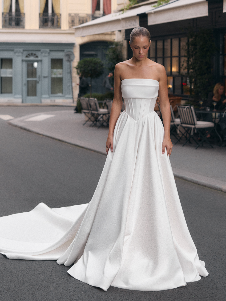 Suknia ślubna Camelia, gładka z trenem, przód