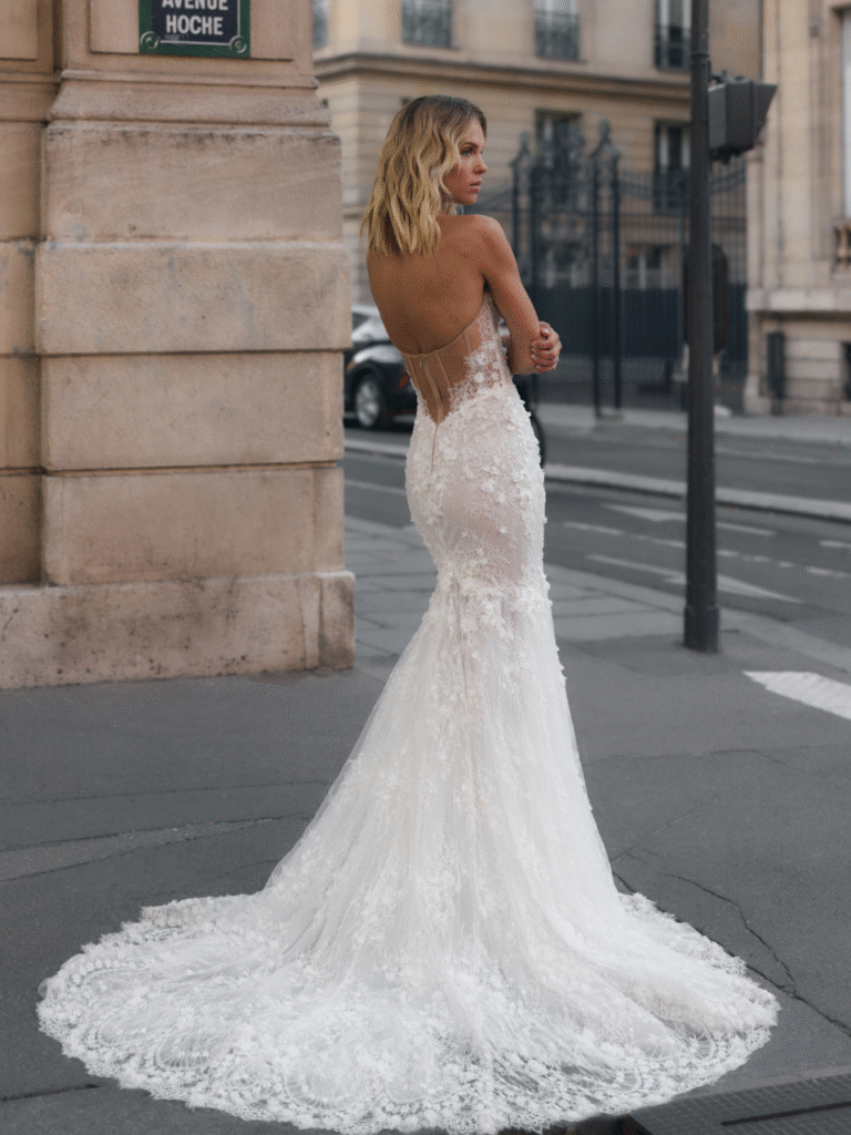 Suknia ślubna Cherie, koronkowa z trenem, tył