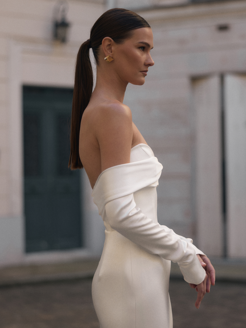 Suknia ślubna Elfi, gładka z trenem, detal