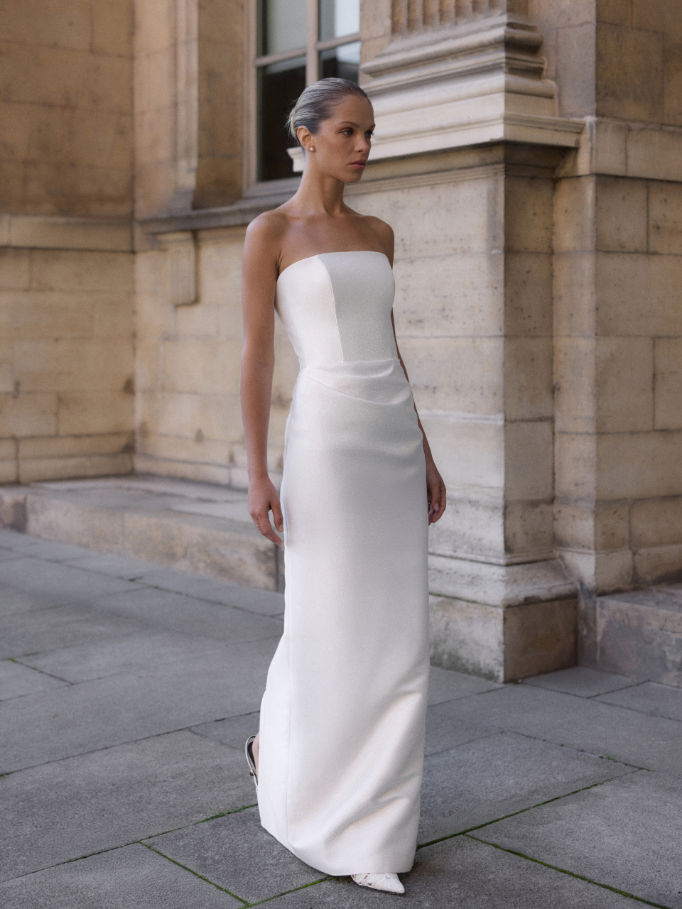 Suknia ślubna Madeline, prosta, gładka, przód