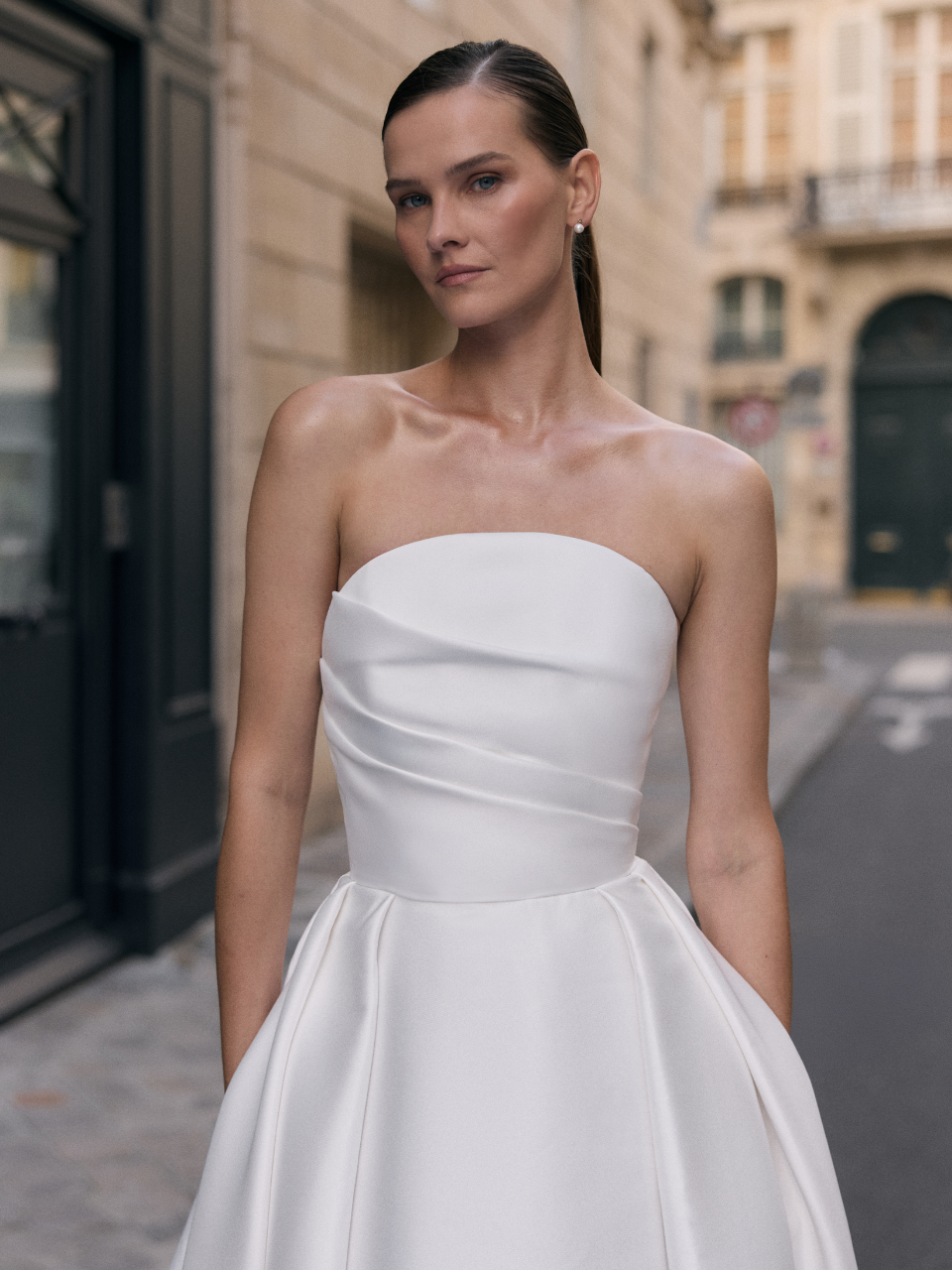 Suknia ślubna Michelle, gładka z trenem, detal