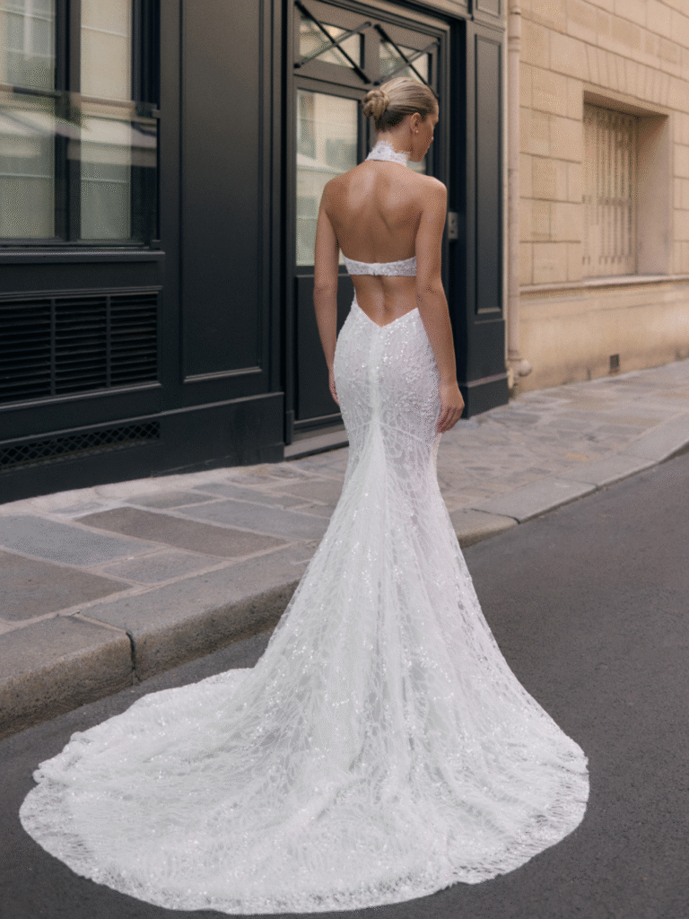 Suknia ślubna Soleil, z trenem i odkrytymi plecami, tył